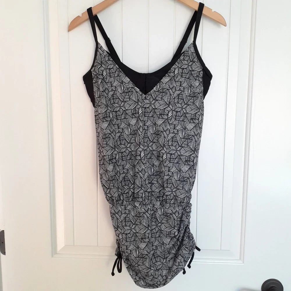 Athleta Laguna Side Scrunch Tankini Top Black & White Size 34D/DD